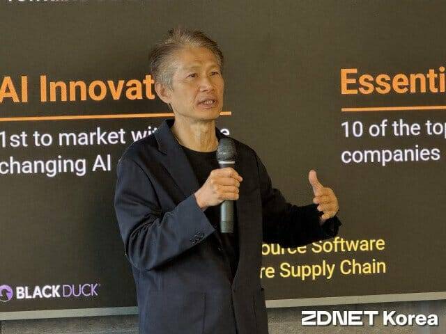 옌 청 블랙덕 APAC 총괄이 21일 개최한 기자간담회에서 블랙덕 솔루션이 가진 강점에 대해 소개하고 있다.