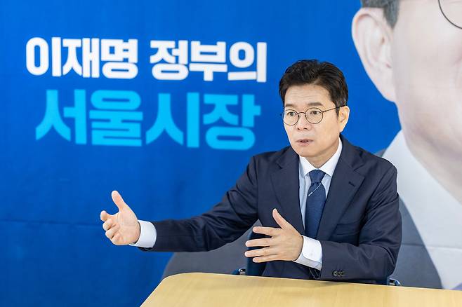 더불어민주당 정원오 서울시장 후보는 19일 "나는 시민이 무엇을 원하는지 귀 기울여 그걸 추진해 시민을 서울의 진짜 주인으로 만들겠다"면서 "나는 오로지 시민을 위한 서울 시장이 될 것"이라고 했다. /이태경 기자