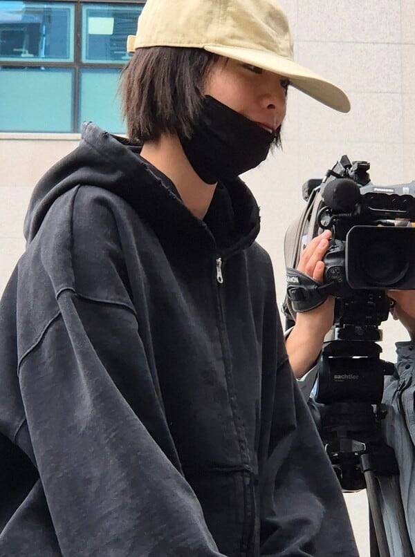 가수 겸 배우 나나가 21일 경기 의정부지방법원 남양주지원에 증인으로 출석하고 있다./뉴스1