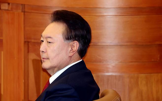 내란우두머리 혐의를 받는 윤석열 전 대통령이 2025년 2월20일 서울 종로구 헌법재판소 대심판정에 출석했다. 이날은 윤 전 대통령 탄핵심판 10차 변론이 열린 날이다. 사진공동취재단