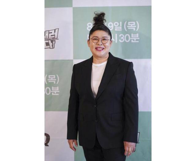 방송인 이영자가 이웃과 층간소음으로 갈등을 겪었던 일화를 공개했다. IHQ 제공