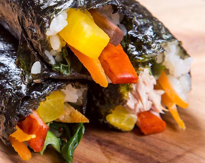 김밥은 탄수화물과 당분 함량이 많아 혈당을 급격히 올린다. /클립아트코리아