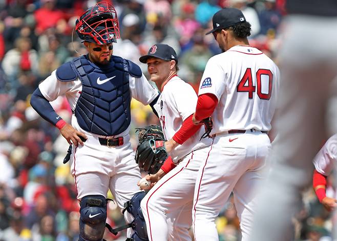 <yonhap photo-0219="">21일(한국시간) 열린 디트로이트와의 홈 경기 중 햄스트링 통증을 느낀 소니 그레이. [AP=연합뉴스]</yonhap>