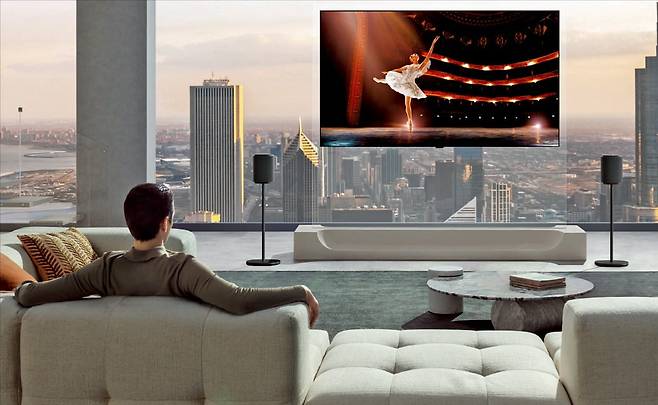 LG전자가 최근 공개한 2026년형 OLED 라인업 최상위 모델 ‘LG OLED evo W6’. /LG전자 제공