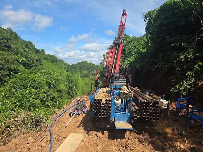충북 영동군이 지역 전략 광물인 일라이트의 매장량을 조사하기 위해 시추작업을 벌이고 있다. /사진=영동군