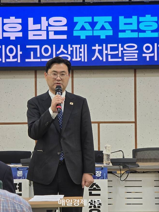 이정문 더불어민주당 의원이 21일 국회 의원회관에서 열린 토론회에서 개회사를 하고 있다. [사진 = 안갑성 기자]