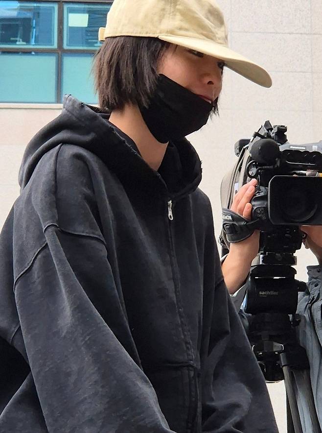 재판에 출석하고 있는 나나. 사진l뉴스1