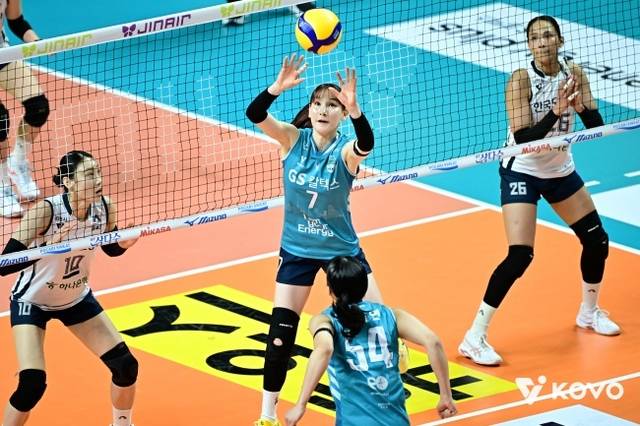 2025∼2026 진에어 V리그 여자부 챔피언결정전에서 활약하는 안혜진(가운데)의 모습. KOVO 제공