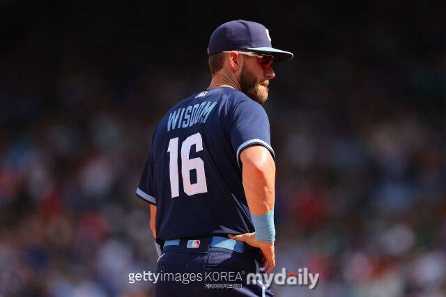 패트릭 위즈덤이 수비를 하고 있다. 올해 시범경기에서의 모습/게티이미지코리아