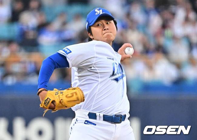 [OSEN=대구, 이석우 기자] 2일 대구삼성라이온즈파크에서 2026 신한 SOL KBO 리그 삼성 라이온즈와 두산 베어스의 경기가 열렸다. 홈팀 삼성은 이승현이, 방문팀 두산은 최민석이 선발 출전했다. 삼성 라이온즈 선발 투수 이승현이 역투하고 있다. 2026.04.02 / foto0307@osen.co.kr
