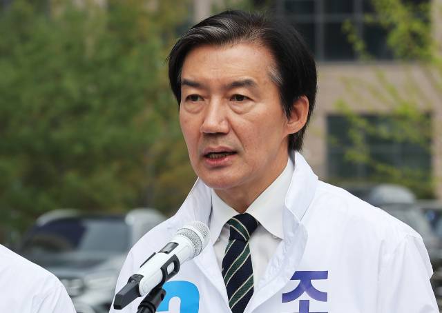 ▲조국혁신당 조국 대표가 20일 경기도 평택시 고덕면 KTX 경기남부역사 예정 부지 앞에서 열린 현장 최고위원회의에서 발언하고 있다. ⓒ연합뉴스