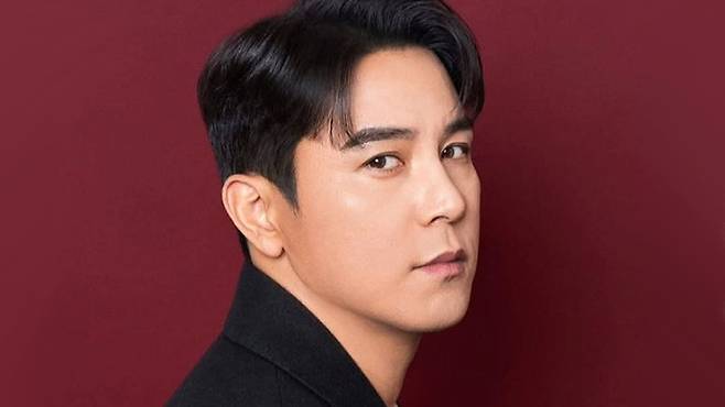 24년이라는 삭풍의 시간을 버텨낸 자만이 가질 수 있는 단단한 평온함. 호엔터테인먼트 제공&nbsp;