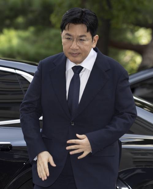 조사 받기 위해 경찰 출석하는 방시혁 의장 - 방시혁 하이브 의장이 15일 오전 서울 마포구 서울경찰청 광역수사단 금융범죄수사대에서 조사를 받기 위해 출석하고 있다. 2025.09.15 뉴시스