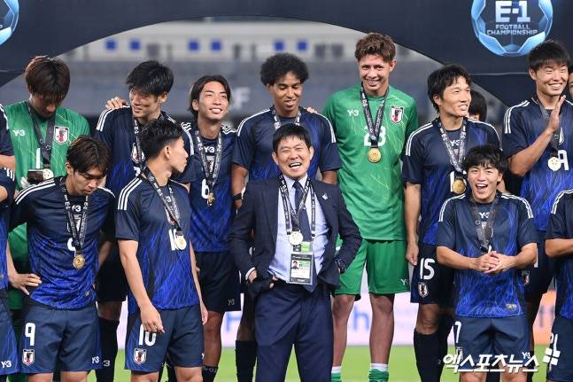 월드컵 우승이라는 목표를 위해 미래 세대 육성에 집중하고 있는 일본 축구 국가대표팀이 오는 6월 열리는 2026 국제축구연맹(FIFA) 북중미 월드컵에 19세 이하(U-19) 대표팀을 동행시키기로 결정했다. 일본 U-19 대표팀은 월드컵 기간 동안 A대표팀의 훈련 파트너 역할을 수행하고, 동시에 월드컵 현장을 경험하면서 국가대표의 꿈을 키울 예정이다. 사진 엑스포츠뉴스DB