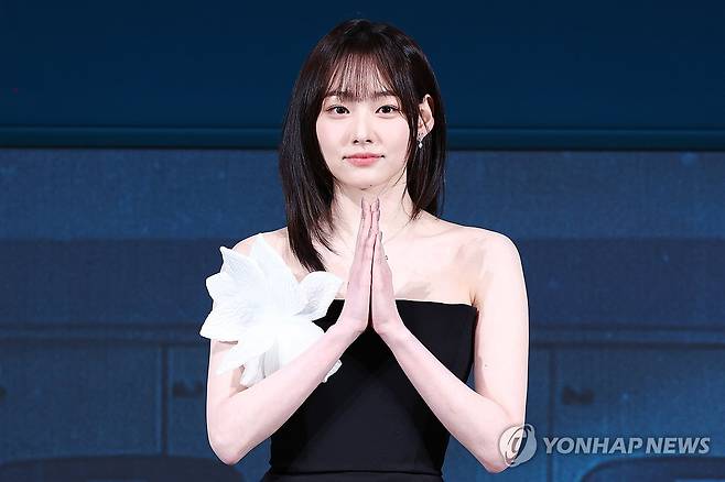 강미나, 청순 미인 (서울=연합뉴스) 진연수 기자 = 배우 강미나가 21일 오후 서울 용산구 CGV용산아이파크몰에서 열린 넷플릭스 시리즈 '기리고' 하이라이트 시사회 및 기자간담회에서 포즈를 취하고 있다. 2026.4.21 jin90@yna.co.kr