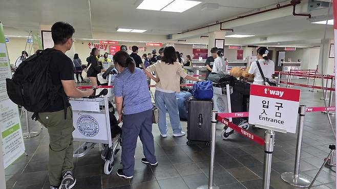 출국하는 한국인들 [외교부 제공. 재판매 및 DB 금지]