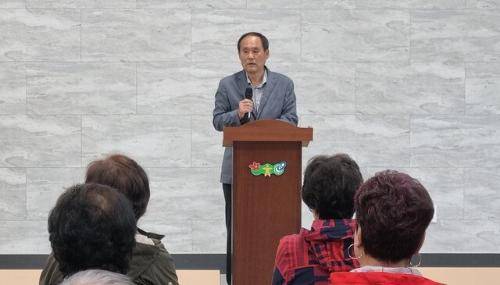 ◇함종국 국민의힘 횡성군수 예비후보가 22일 횡성군청에서 경선 결과에 대한 강원특별자치도당의 재심을 요청하는 기자회견을 하고 있다.