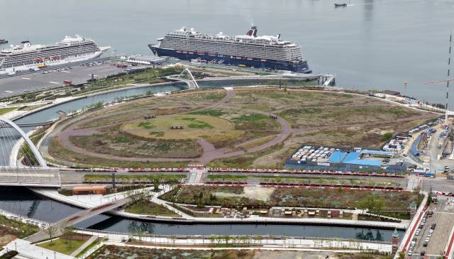 부산항 북항 재개발 1단계 구역의 랜드마크 부지(11만 3300㎡)가 나대지 상태로 방치되고 있다. 정종회 기자 jjh@