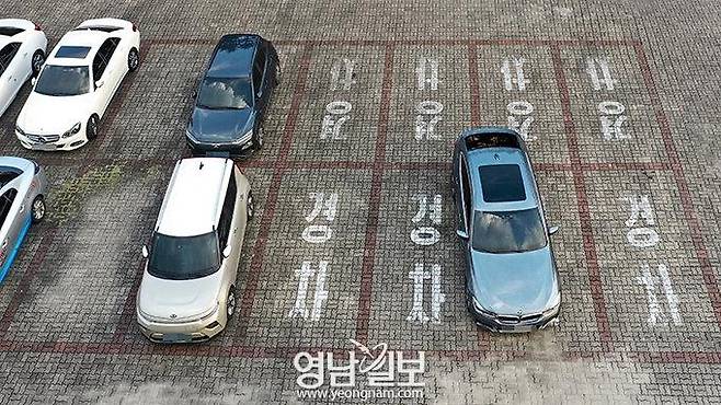 경차 전용주차구역에 주차돼 있는 일반 차량들. 영남일보DB