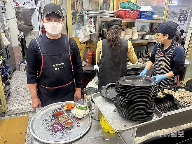 21일 순천웃장에서 만난 한성욱(57) 씨는 더불어민주당의 전남광주통합특별시장 경선이 급속도로 진행돼 시민 다수가 따라갈 수 없었다고 지적했다. 박찬 기자