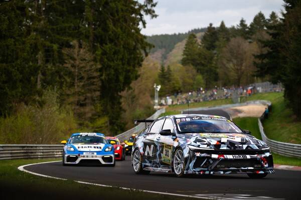 ​지난 19일(현지시간) 열린 뉘르부르크링 24시 예선전에 출전한 엘란트라 N TCR. [출처=현대자동차]