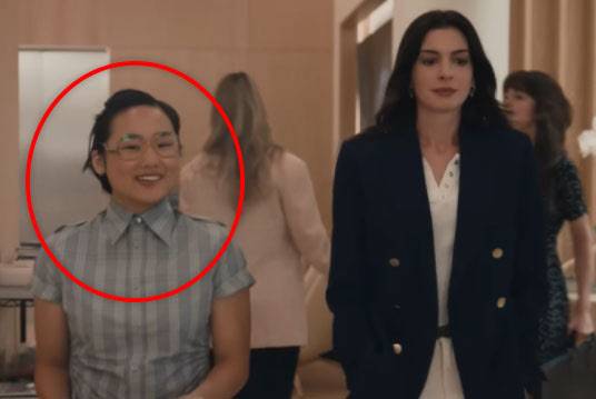 영화 '악마는 프라다를 입는다2'의 중국인 캐릭터 '친처우'(왼쪽). (사진=월트디즈니컴퍼니 코리아)