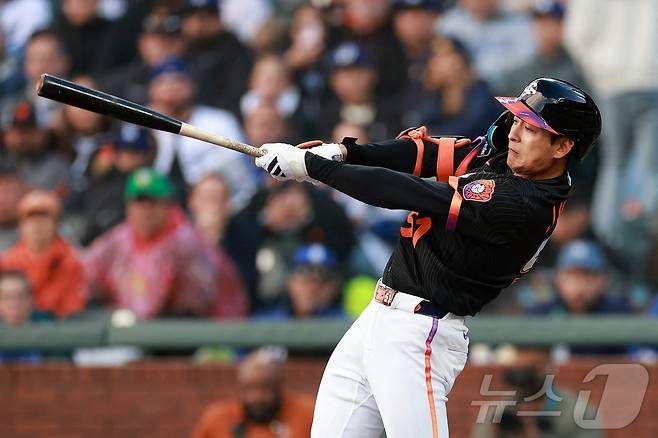 샌프란시스코 자이언츠 이정후가 22일(한국시간) 열린 2026 메이저리그 LA 다저스전에서 3타수 2안타 1타점을 기록하며 팀의 3-1 승리를 이끌었다. ⓒ AFP=뉴스1