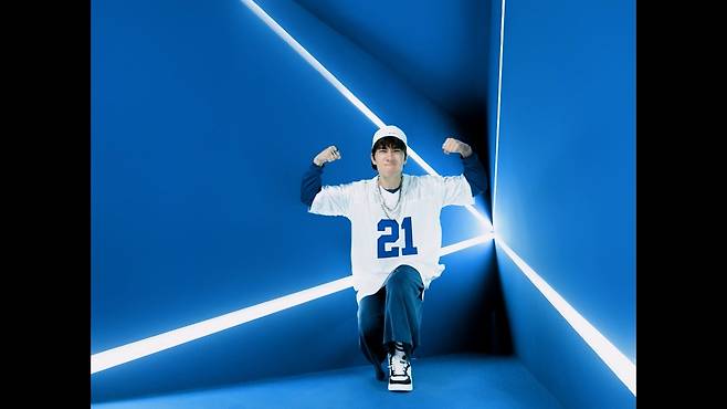 트라이앵글 '러브 이즈' 뮤직비디오 갈무리