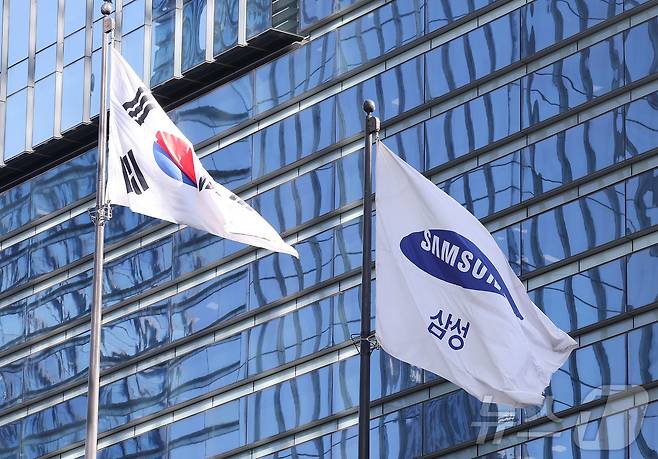 삼성전자가 올해 1분기 잠정 실적으로 매출액 133조원, 영업이익 57조 2000억원을 기록했다고 7일 밝혔다. 사진은 이날 오전 서울 서초구 삼성전자 사옥. 2026.4.7 ⓒ 뉴스1 김성진 기자