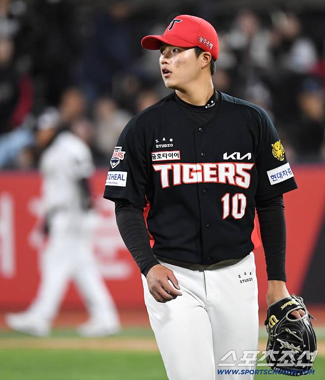 21일 수원 케이티위즈파크에서 열린 KT와 KIA의 경기. 3회 투구를 마치고 마운드를 내려오는 KIA 김태형. 수원=송정헌 기자songs@sportschosun.com/2026.04.21/