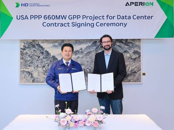 HD현대중공업이 최근 미국 에너지 인프라 개발기업인 Aperion Energy Group(AEG)과 20MW급 힘센엔진(HiMSEN) 기반의 발전설비 공급계약을 체결했다. (왼쪽부터 한주석 HD현대중공업 엔진기계사업대표, 아론 휠러(Aaron Wheeler) AEG 최고경영자). /HD현대중공업