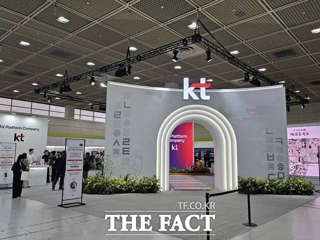 KT는 '이음'을 주제로 월드IT쇼에 참가해 다양한 AI 에이전트 기술을 선보였다. /최문정 기자