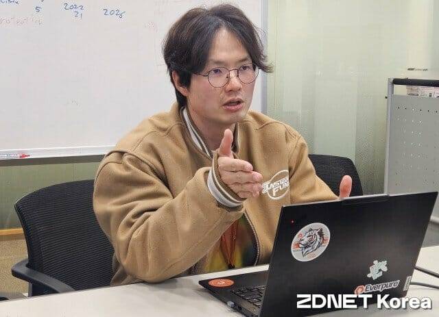 김영석 에버퓨어코리아 SE팀 상무가 22일 오후 서울 강남구 아셈타워에서 진행한 기자 대상 교육 세션에서 올해 회사 전략을 소개하고 있다.  (사진=지디넷코리아)