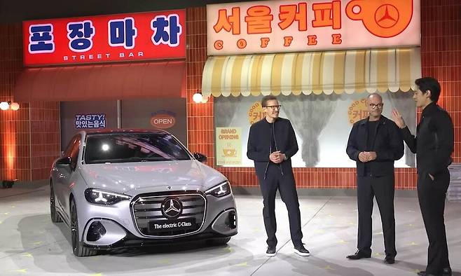 메르세데스-벤츠가 지난 20일 서울 성수동 ‘XYZ 서울’에서 세계 최초로 공개했다. 메르세데스-벤츠 유튜브 갈무리