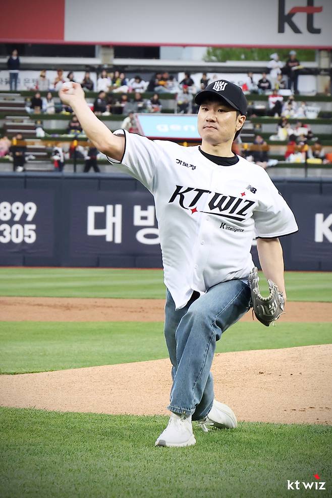 21일 수원 KT-KIA전 시구로 나선 이제혁. KT 제공