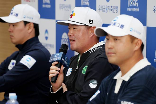 22일 우리금융챔피언십 기자회견에 참석한 (왼쪽부터)이정환-임성재-이태훈. KPGA 제공