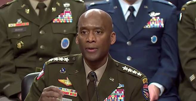 21일(현지시간) 미국 워싱턴 DC 연방 상원 군사위원회 청문회에 출석한 제이비어 브런슨 주한미군사령관이 의원 질의에 답변하고 있다. 사진 상원 군사위 홈페이지 캡처