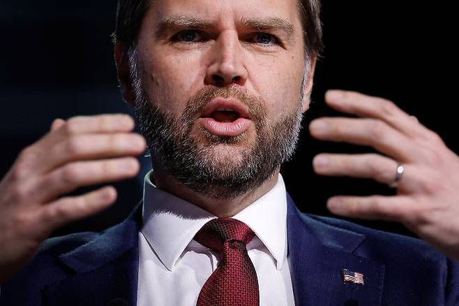 JD밴스 미국 부통령이 지난 14일 조지아주에서 열린 ‘터닝 포인트 USA(Turning Point USA)’ 행사에서 발언하고 있다. 로이터=연합뉴스