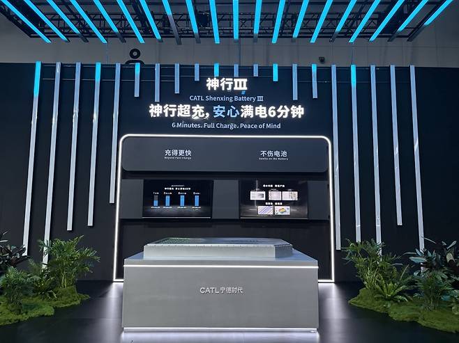 지난 21일 오후 7시30분(현지시간) 중국 베이징 국가회의센터에서 CATL(닝더스다이)이 슈퍼 테크데이를 열고 차세대 전기차 배터리 기술을 선보였다. 베이징=김은정 특파원
