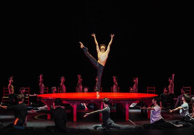 <볼레로> 리허설 장면. 김기민은 ‘라 멜로디’ 역을 맡아 공연을 이끈다.  인아츠프로덕션 제공