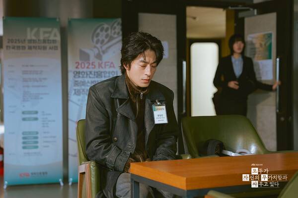 ▲JTBC '모두가 자신의 무가치함과 싸우고 있다' 스틸컷. 사진출처=JTBC 홈페이지.