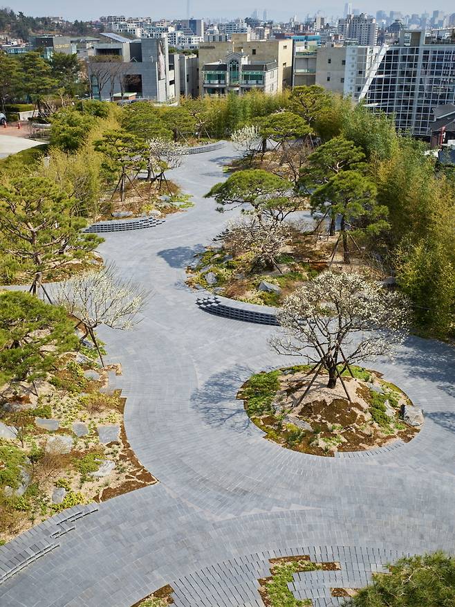 가브리엘 오로즈코가 조성한 리움 야외 정원. <리움>