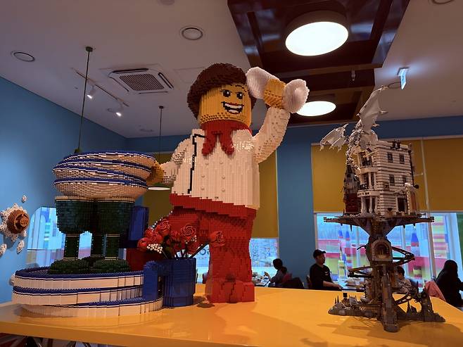 레고랜드 호텔의 조식당에 있는 대형 레고 모형
