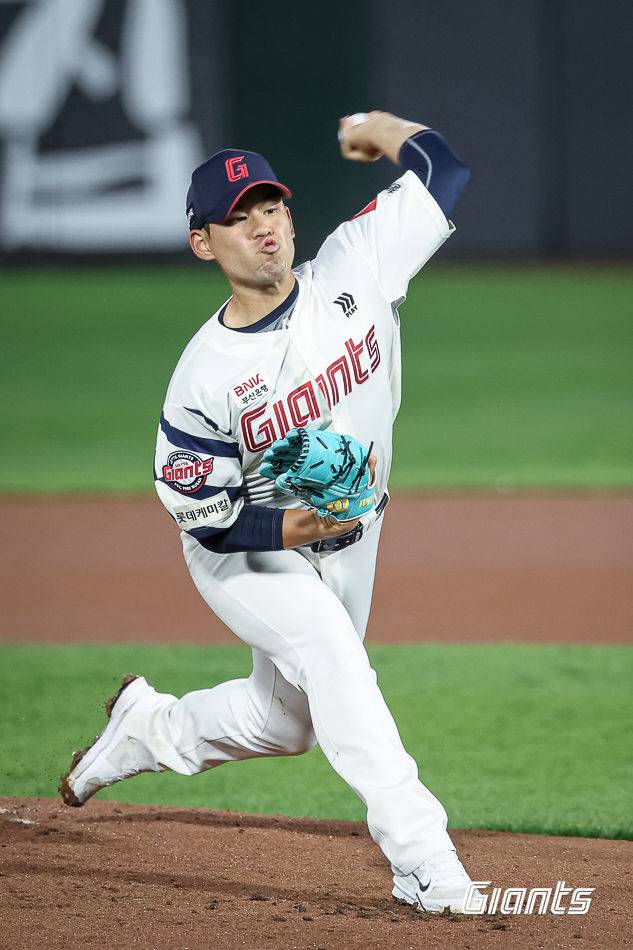 [서울=뉴시스] 프로야구 롯데 자이언츠의 김진욱. (사진 = 롯데 자이언츠 제공) *재판매 및 DB 금지