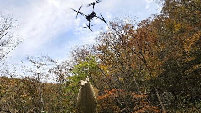 방제뿐 아니라 파종, 비료 살포, 자재 운송, 양식장 먹이 공급, 촬영 업무까지 가능한 드론. 알프스무인항공