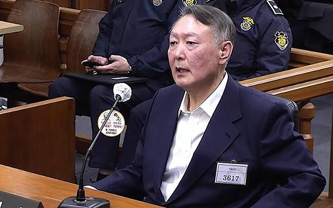 윤석열 전 대통령이 법정에서 발언 중이다. 서울중앙지법 제공