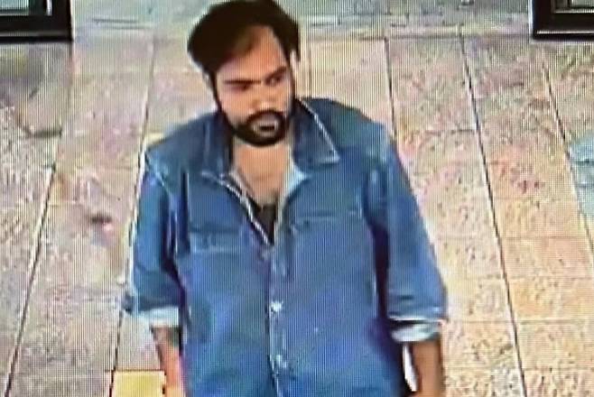 미국 캘리포니아 발렌시아의 한 마트 보안영상에 포착된 성범죄 사건 용의자. 인스타그램 @whatsupscv 캡처