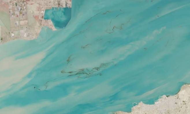 위성으로 촬영한 페르시아만의 기름 유출 모습. ESA 제공