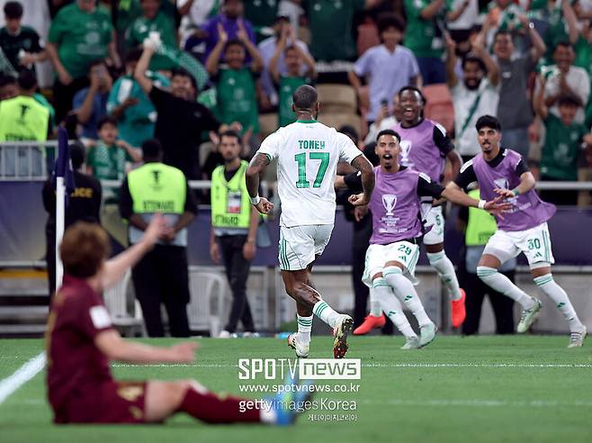 ▲ 비셀 고베는 사우디아라비아에서 열린 ACLE 준결승에서 디펜딩 챔피언 알 아흘리에 패해 구단 역사상 첫 결승 진출에 실패했다. 양팀 몸값만 10배 차이가 나는 상황이라 예견된 패배라는 평가다.