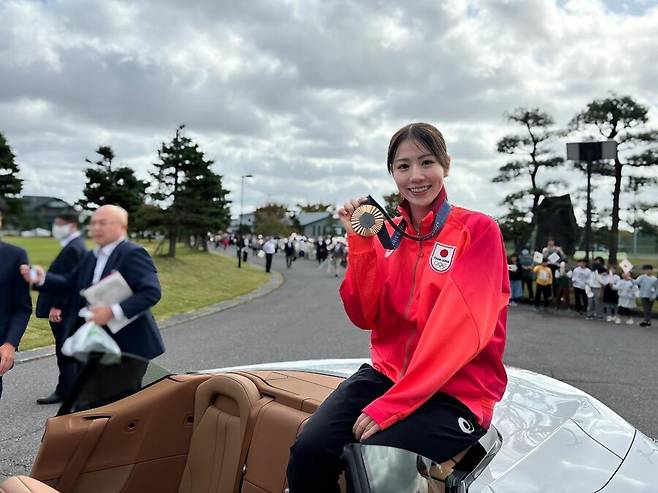 ▲ 시다 치하루에게 올해 우버컵은 여러 층위의 의미가 겹쳐 있다. 새 파트너와의 완성도와 중국 스폰서십 계약에 따른 비판&nbsp;여론, 일본 대표팀 성적까지 두루 연결돼 있다. 복식 간판 이상의 무게감이 어깨에 짊어진 상황이다. ⓒ 시다 치하루 SNS